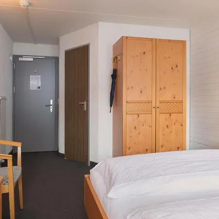 융프라우 로지, 아넥스 크리스탈