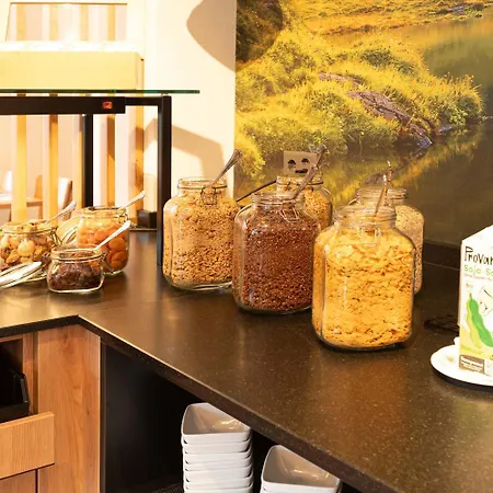 호텔 융프라우 로지, 아넥스 크리스탈 3*