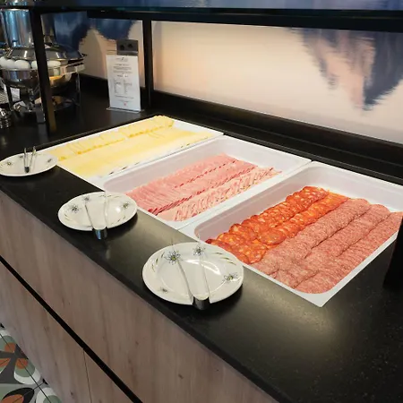 圣母峰洛奇-水晶附楼 3*